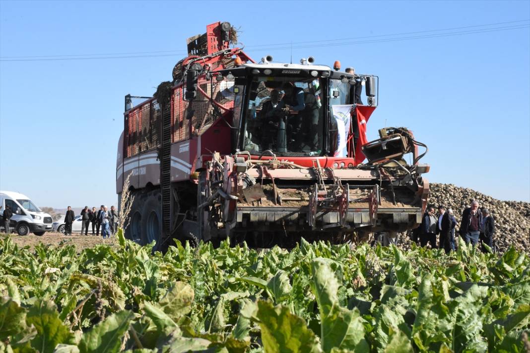 TZOB Başkanı Bayraktar, Konya’nın üretim lideri olduğu ürünün hasadını yaptı 3